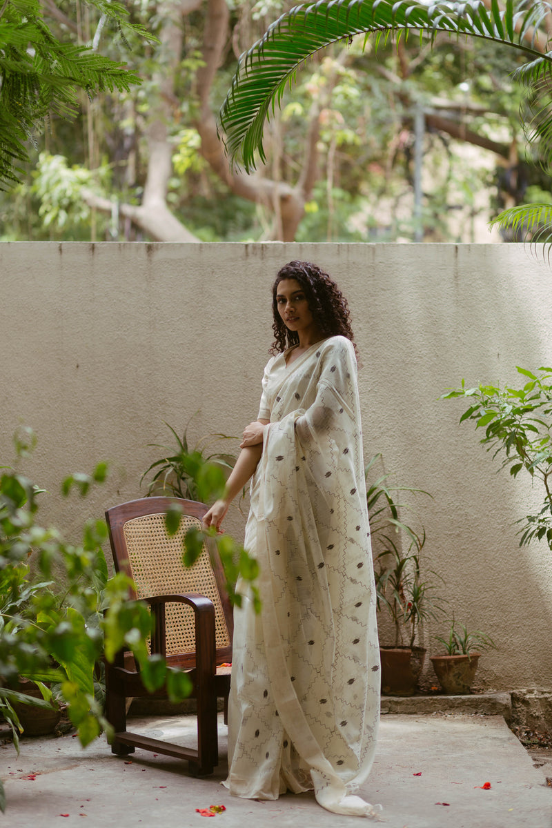 off white jamdani saree
