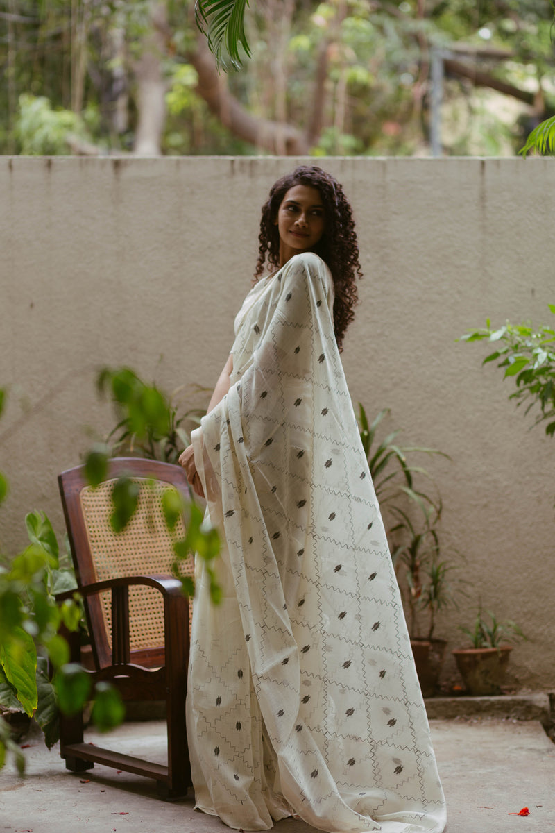 off white jamdani saree