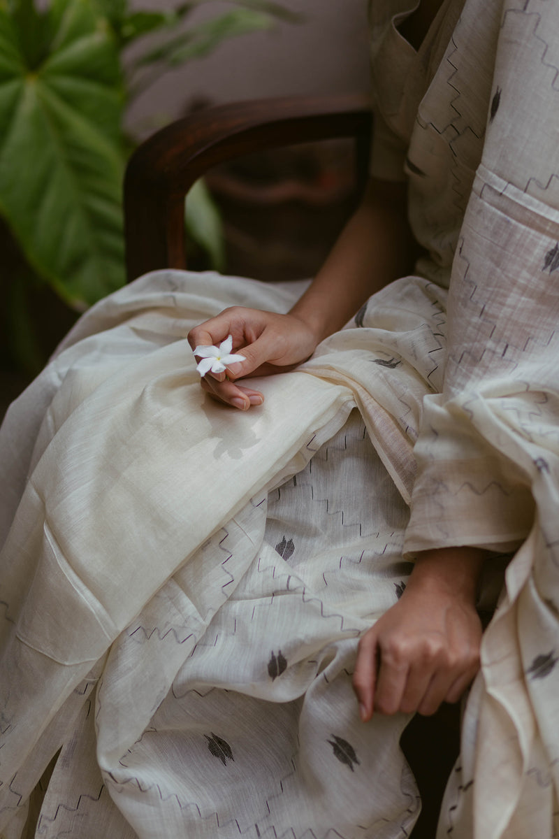 off white jamdani saree